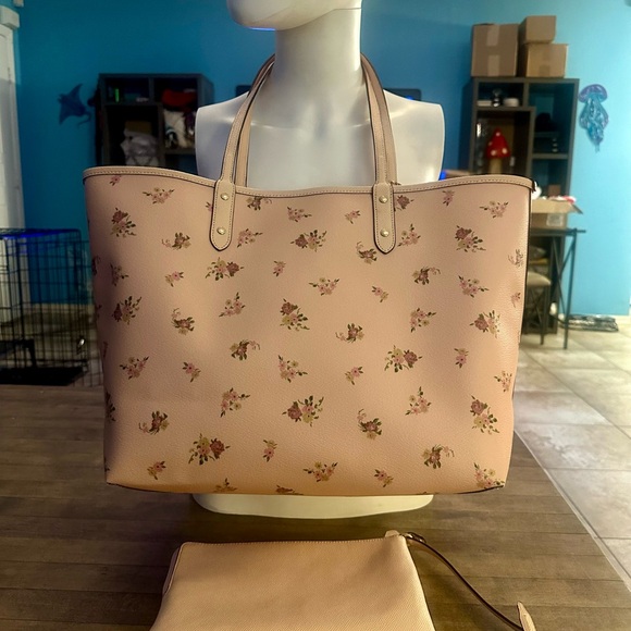 Coach X Disney Reversible Minnie Mouse Pink Patches City Zip Tote Bag Purse - Picture 6 of 16